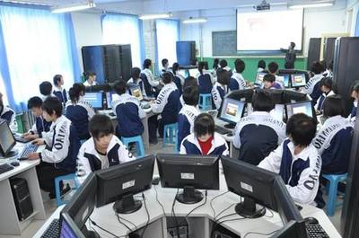 中專(zhuān)女生的熱門(mén)專(zhuān)業(yè)選擇 計(jì)算機(jī)軟件開(kāi)發(fā)與運(yùn)維服務(wù)的就業(yè)前景